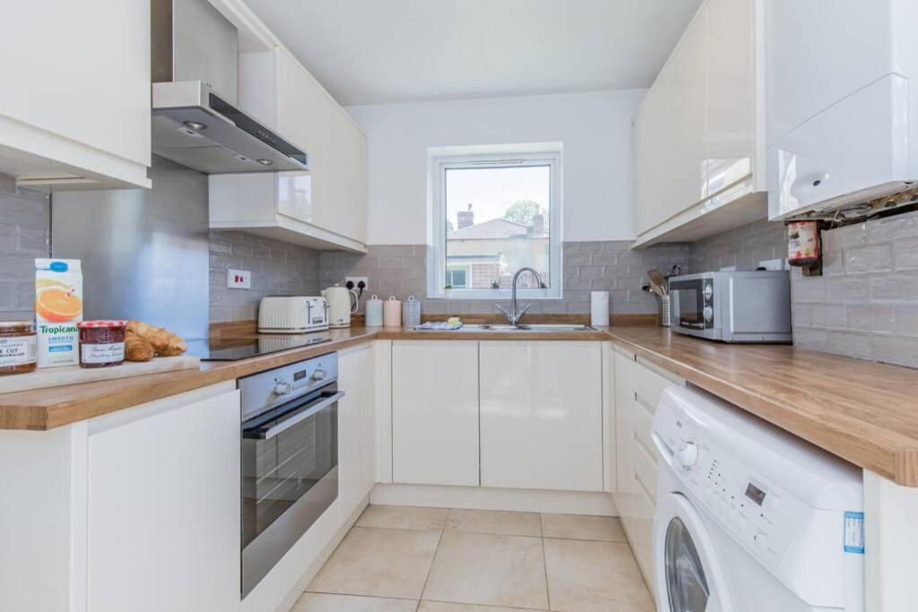 Stylish Townhouse In The Heart Of Summertown อ็อกซ์ฟอร์ด ภายนอก รูปภาพ